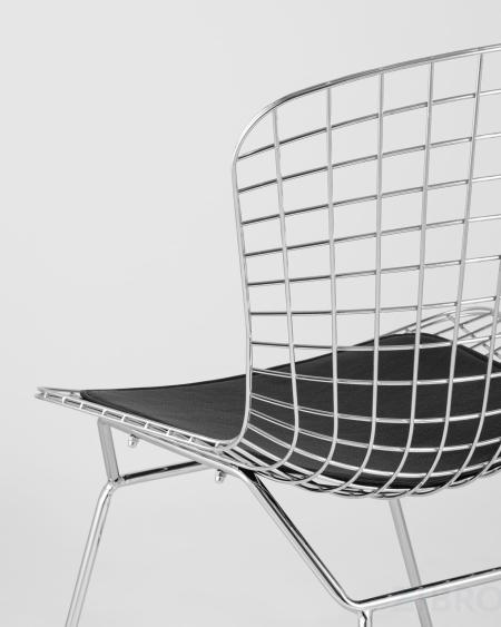 Bertoia хромированный металл с черной подушкой из экокожи 